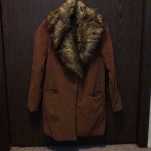 😘 Forever21 jacket with detachable faux fur. 😘